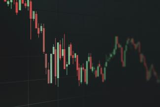 Stock market chart shows a declining trend. by Arturo Añez courtesy of Unsplash.