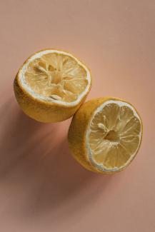 one sliced lemon by Lasse Møller courtesy of Unsplash.
