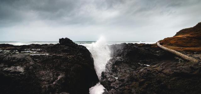 splash body of water on cliff by Pétrin Express courtesy of Unsplash.
